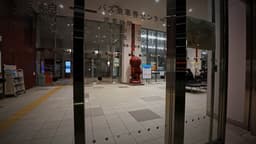 【高岡駅 / 夜の繁華街】（富山県高岡市）深夜の商店街と万葉線