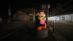 【氷見駅 / 夜の散歩】（富山県氷見市）藤子不二雄Aのキャラクター像が並ぶ、人とすれ違うことのない商店街